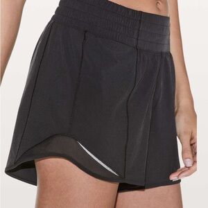 Lululemon Hotty Hot Short *High-Rise Long 4"
Blac